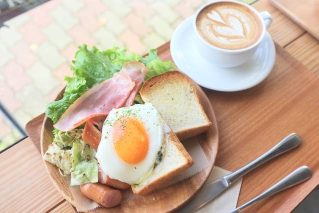 ボリュームたっぷりで美味 The Lower East Nine Hostel の ブランチプレート Kyotopi キョウトピ 京都観光情報 旅行 グルメ