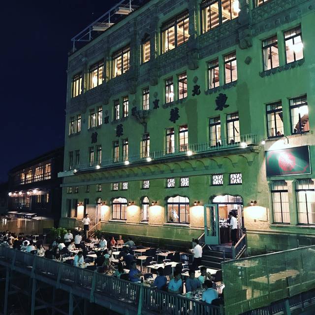 京都夏の風物詩 四条大橋の老舗中華料理店で鴨川納涼床ディナー 日本最古のエレベーター必見 東華菜館 Kyotopi キョウトピ 京都 観光情報 旅行 グルメ