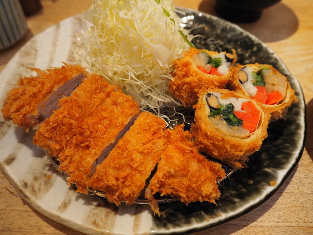 とんかつと言えば ご飯 お味噌汁 キャベツのおかわり自由の 名代とんかつ かつくら Navitime Travel