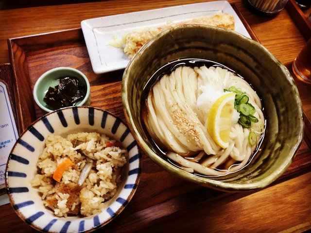 【京都ランチ】ツヤツヤつるつるモチモチで絶品必食☆「自家製うどん さんたく」