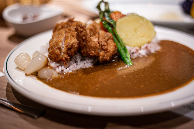 ミセスリンダのフライドチキン」新メニュー☆スパイシーカレー登場