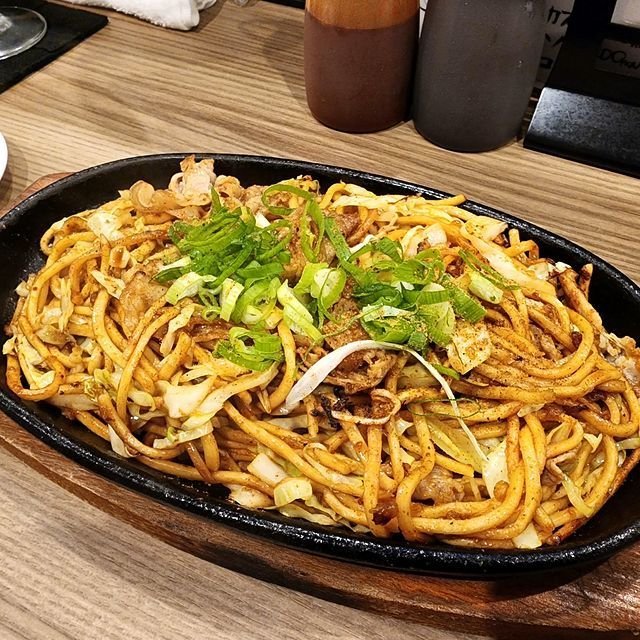 近鉄伏見駅前、リニューアルしたお好み焼店「鉄板居酒屋 こてっちゃん