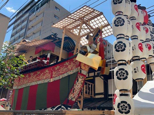 祇園祭 後祭 絵変わり飾り皿 8枚セット 楽入窯 京焼 金彩 山鉾 京都 夏飾り 2023京都祇園祭後祭】コロナ後完全復活！旧家老舗を飾る『屏風祭』必見