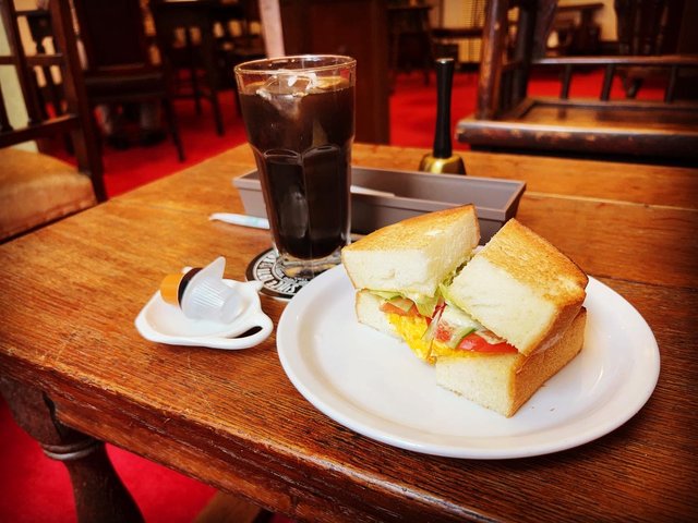 新店】京都府庁旧本館に究極レトロカフェオープン！前田珈琲「salon de