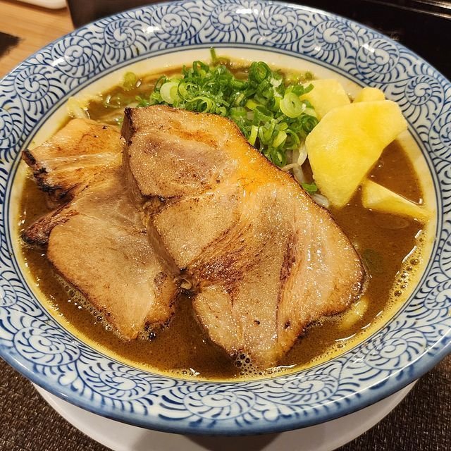 京都の人気ラーメン店！限定麺も評判！伏見駅前で便利「セアブラノ神