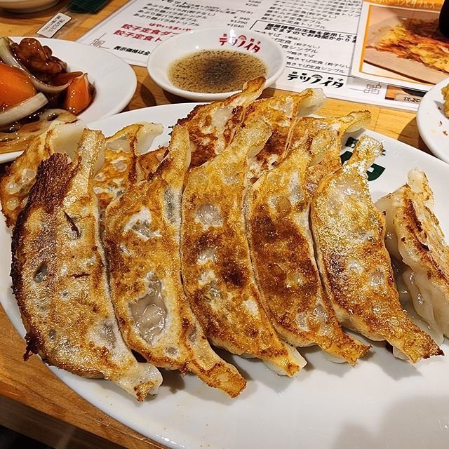 京都・梅津で満腹の中華定食！軽やかな焼き上がりの餃子「テツノイタ