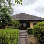 伏見稲荷からも徒歩圏内、深草にある茅葺屋根が美しい穴場「瑞光寺」