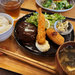 【京都ランチ】洋食や名物『肉吸い』などメニュー豊富な町定食！住宅街の行列店「くじら食堂」