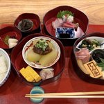 【京都和食ランチ】20品以上の豪華玉手箱がお値打ちすぎる！伏見の人気和食店「しん谷」