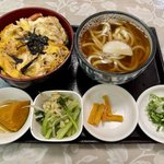 【京都町食堂】昭和レトロな食堂で味わう、手打ちうどんとボリューム満点定食「近江や」