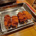 【京都】お値打ち大衆酒場で昼吞みランチ　駅すぐで串カツは１本90円から「串かつ めだま」