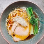 【京都グルメ】看板なし路地裏で発見！ミシュラン掲載店「魚介ラーメン」が美しすぎる