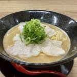【京都ラーメン】午年こそ訪れたい！ハマる濃厚魚介豚骨「魔界系ラーメン 三冠馬」