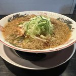 【京都】背脂醤油の京都ラーメンを一乗寺の穴場で　拳サイズ唐揚げ付き定食が1,050円