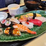 【京都】ランチは1430円から、家族連れで賑わう町の人気寿司店「すし重」