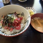 【京都】プロが通う大衆食堂 "市場メシ"　売り切れ必至のまぐろ丼セット「伊勢屋」