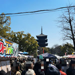 【京都ツウ】毎月21日開催の世界遺産・東寺縁日『弘法市』が熱い！高市湯呑みやお宝も☆