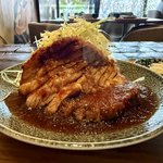 京都市役所前で評判のガッツリ肉ランチ！名物トンテキが絶品「ジャングルケイブ」