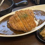 【京都グルメ】老舗漬物店が手掛ける欧風カレー店！熱々土鍋カツカレーがうまい
