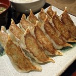 【京都グルメ】ミシュラン掲載の人気餃子店！京都駅で味わう京風ぎょうざ「亮昌」
