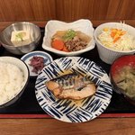 【京都】夜も定食OK！東寺駅前で見つけたメニュー豊富な町のごはん屋「居食屋 わくわく」