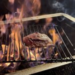 【京都居酒屋】レトロ酒場で味わう豪快な藁焼き！高知名物が揃う話題店「酒場のはったり」