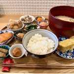 【京都新店】炊きたて土鍋ごはんとおばんざいを好きなだけ！朝食専門店が太秦にオープン