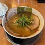 【京都ラーメン】段違いでウマい豚骨醤油！太鼓判の人気店「ラーメン てんぐ 常盤店」