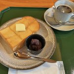 【京都御苑】緑豊かなカフェでモーニング開始！朝活に老舗パン謹製『あんバタートースト』を☆