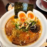 【京都】中央市場近くの豚骨ラーメン店！あっさり上品な一杯「ななつ屋」