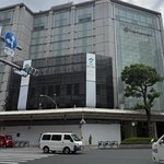【京都ニュース】まさか解体...？ 高島屋に囲まれた名物ビルが大型工事中