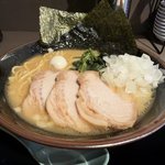 【京都新店】濃厚家系ラーメンをガッツリ！ご飯150円食べ放題＆無料味変も多彩「夢現家」