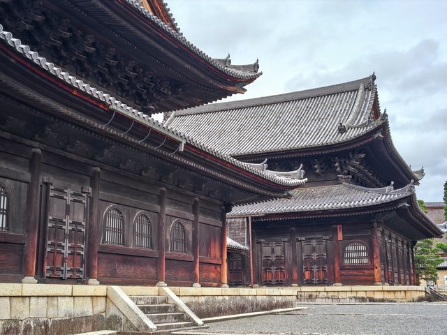 仏殿(手前)と法堂(後方)