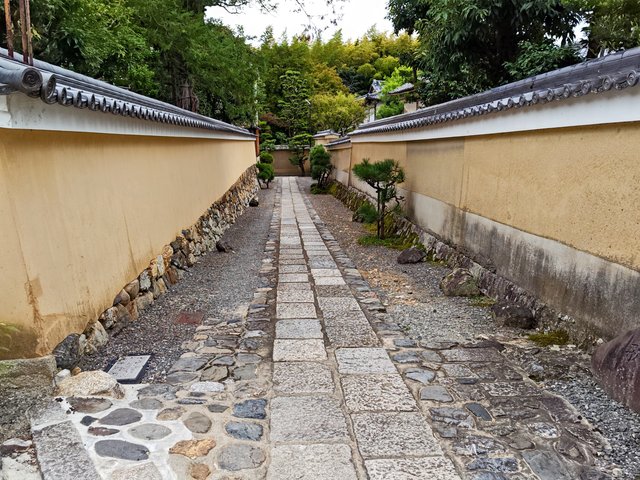 塔頭寺院を結ぶ情緒ある参道